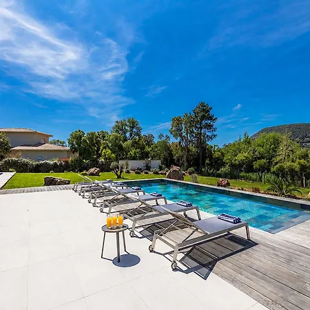 Deoni Villa *